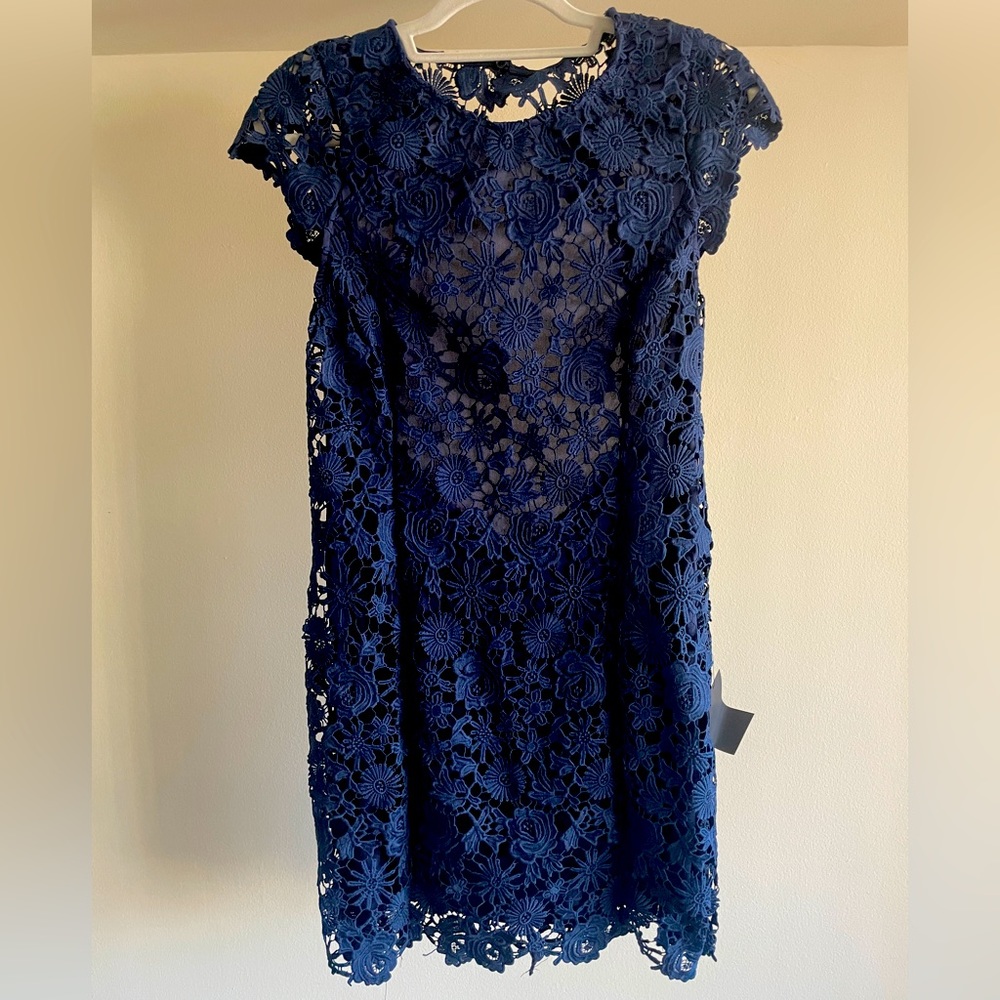 Navy blue bodycon detailed lace dress with open back